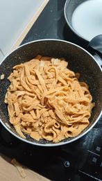Koekenpan met pasta, Huis en Inrichting, Keuken | Potten en Pannen, Overige materialen, Gebruikt, Ophalen of Verzenden, Keramische plaat