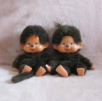 2 Vintage Monchhichi baby's met speen, by Sekiguchi, Japan. beschikbaar voor biedingen
