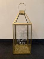 Goudkleurig windlicht met tekst. 48 cm., Overige kleuren, 25 tot 50 cm, Ophalen of Verzenden, Zo goed als nieuw