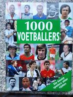 Te koop groot Voetbalboek Beste 1000 Voetballers Alle Tijden, Ophalen of Verzenden, Zo goed als nieuw, Balsport