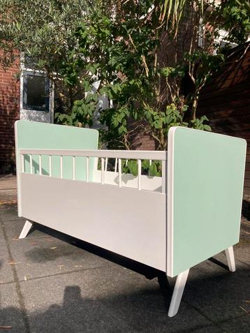 Vintage autenthiek ledikant wit/groen - 125 cm lang beschikbaar voor biedingen