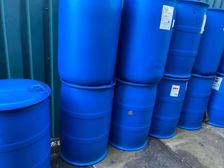 Dichte blauwe plastic vaten vlot drijvend terras steiger, Hobby en Vrije tijd, Modelbouw | Boten en Schepen, Zo goed als nieuw