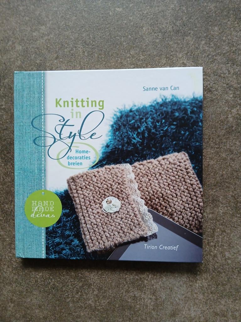 WD015.Knitting in Style - Home decoraties breien -  van Can, Hobby en Vrije tijd, Breien en Haken, Zo goed als nieuw, Breien, Patroon of Boek