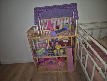 Poppenhuis beschikbaar voor biedingen