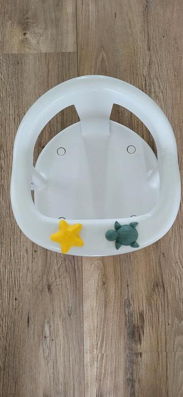 Badzitje met leuke speeltjes beschikbaar voor biedingen