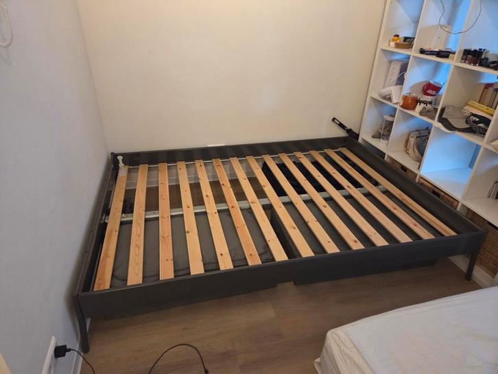 Ikea bedframe, 140x200 Kleur: antreciet, Huis en Inrichting, Slaapkamer | Bedden, Gebruikt, Tweepersoons, 140 cm, 200 cm, Metaal