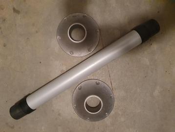 Tafelpoot met rozetten beschikbaar voor biedingen