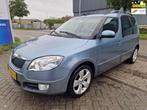 Skoda Roomster 1.4-16V Scout, Apk, Nap, Zeer goed rijdend In, Auto's, Skoda, Voorwielaandrijving, Gebruikt, Zwart, Blauw