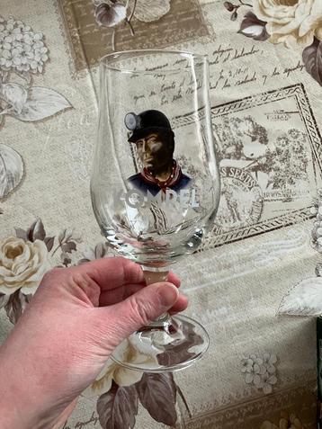 Kompel bierglas beschikbaar voor biedingen