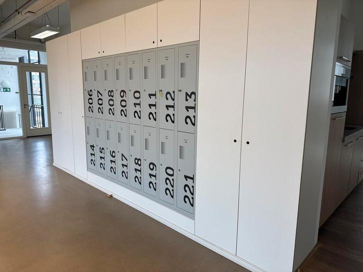 Maatwerk Wandkast met kluisjes/lockers - 491x241,5cm, Huis en Inrichting, Kasten | Lockerkasten, Zo goed als nieuw, Ophalen