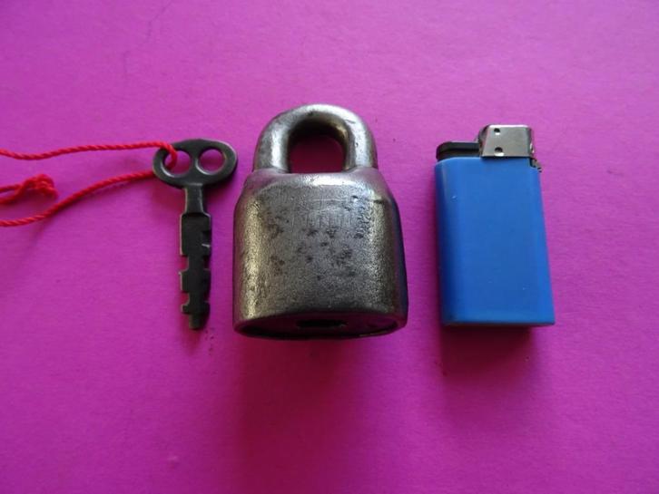 ANTIEK SCANDINAVIAN HANGSLOT + SLEUTEL SLOT SLOTEN SLEUTELS, Antiek en Kunst, Curiosa en Brocante, Ophalen of Verzenden