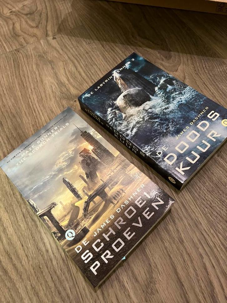 The maze runner - Schroeiproeven en doodskuur, Boeken, Fantasy, Zo goed als nieuw, Ophalen of Verzenden