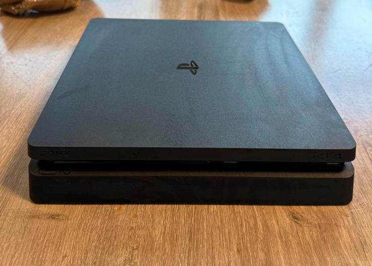 Sony Playstation 4 in goede staat!, Spelcomputers en Games, Spelcomputers | Sony PlayStation 4, Zo goed als nieuw, Slim, Met 2 controllers