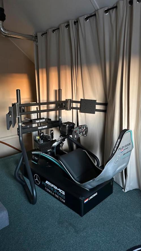 Mercedes F1 Playseat incl. poduim & tripple monitor stand, Spelcomputers en Games, Spelcomputers | Overige Accessoires, Zo goed als nieuw