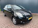 Toyota yaris 1.3 benzine 5 deurs. AIRCO Mooie nette auto, Voorwielaandrijving, Stof, 68 pk, Origineel Nederlands