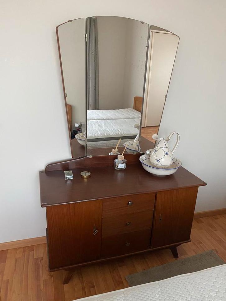 Vintage Slaapkamerkast met nachtkastjes en 2 bijbeh. stoelen, Huis en Inrichting, Tafels | Kaptafels, Gebruikt, 100 tot 150 cm