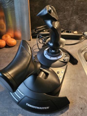 Zgan Thrustmaster T.Flight Hotas One flight simulator... beschikbaar voor biedingen