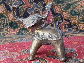 Olifant met berijder mooi antiek beeldje uit India van brons