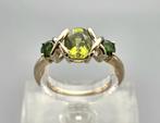 Gouden Vintage design ring smaragd en peridot. 2025/848., Ophalen of Verzenden, Goud, Ring, Met edelsteen