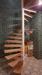 Houten wenteltrap / spiltrap uit 1974 – Zelf demonteren, af, Doe-het-zelf en Verbouw, Ladders en Trappen, Ophalen, Gebruikt, Trap