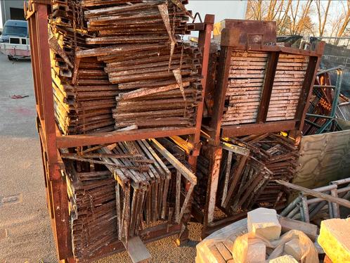 bekistings klemmen bekistingsmatriaal te koop/huur +-120, Doe-het-zelf en Verbouw, Metalen, Gebruikt, IJzer, Ophalen of Verzenden