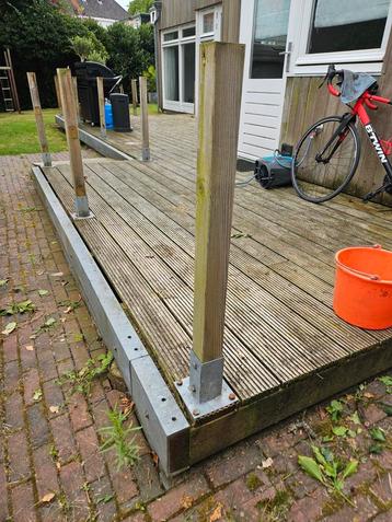 Stalen voeten voor terras leuning beschikbaar voor biedingen