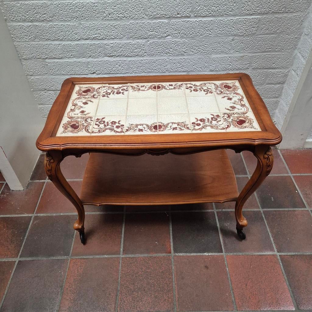 Vintage bijzettafel met tegels, Huis en Inrichting, Tafels | Bijzettafels, Gebruikt, Rechthoekig, 45 tot 60 cm, 55 tot 75 cm, Hout