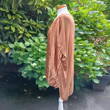 Tuniek Made in Italie XXL. beschikbaar voor biedingen