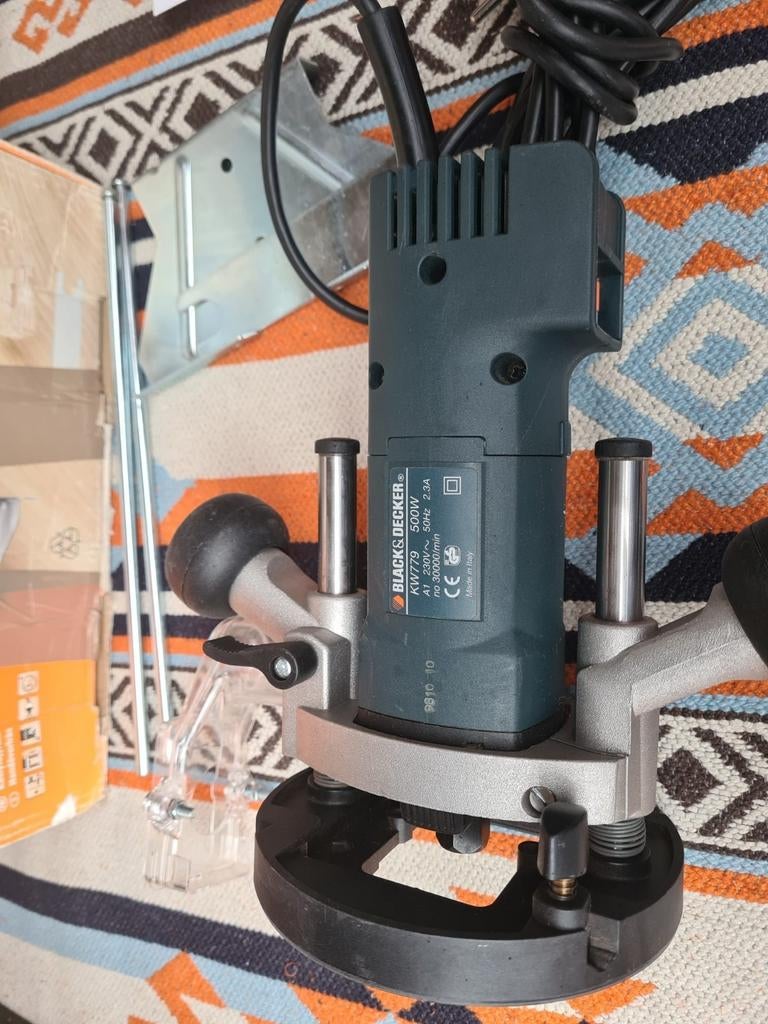 Freesmachine Black&Decker, Ophalen of Verzenden, Gebruikt, Minder dan 700 watt, Haakse handslijpmachine