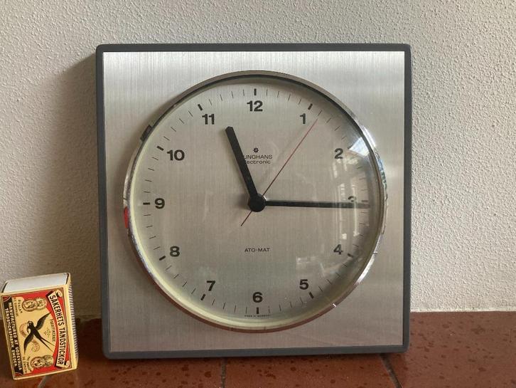 Vintage Junghans ato-mat zilver metalen muurklok vierkant, Huis en Inrichting, Woonaccessoires | Klokken, Zo goed als nieuw, Wandklok