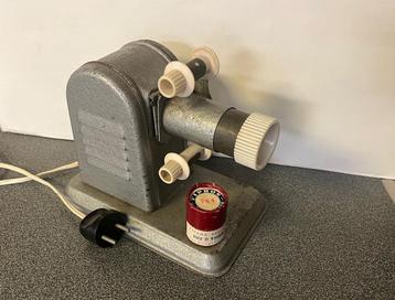 Projector met filmstrip Alice in Wonderland - Toverlantaarn beschikbaar voor biedingen