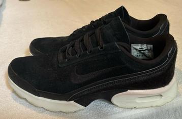 Nike schoenen - maat 40.5 maar valt een maat kleiner beschikbaar voor biedingen