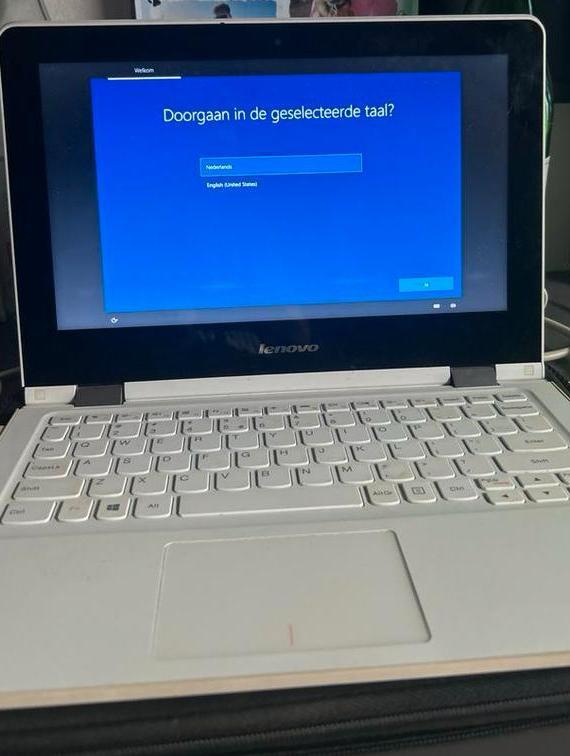 Lenovo Yoga 330 - Compacte 2-in-1 Laptop, Computers en Software, Windows Laptops, Gebruikt, 11 inch, SSD, Minder dan 2 Ghz, 4 GB