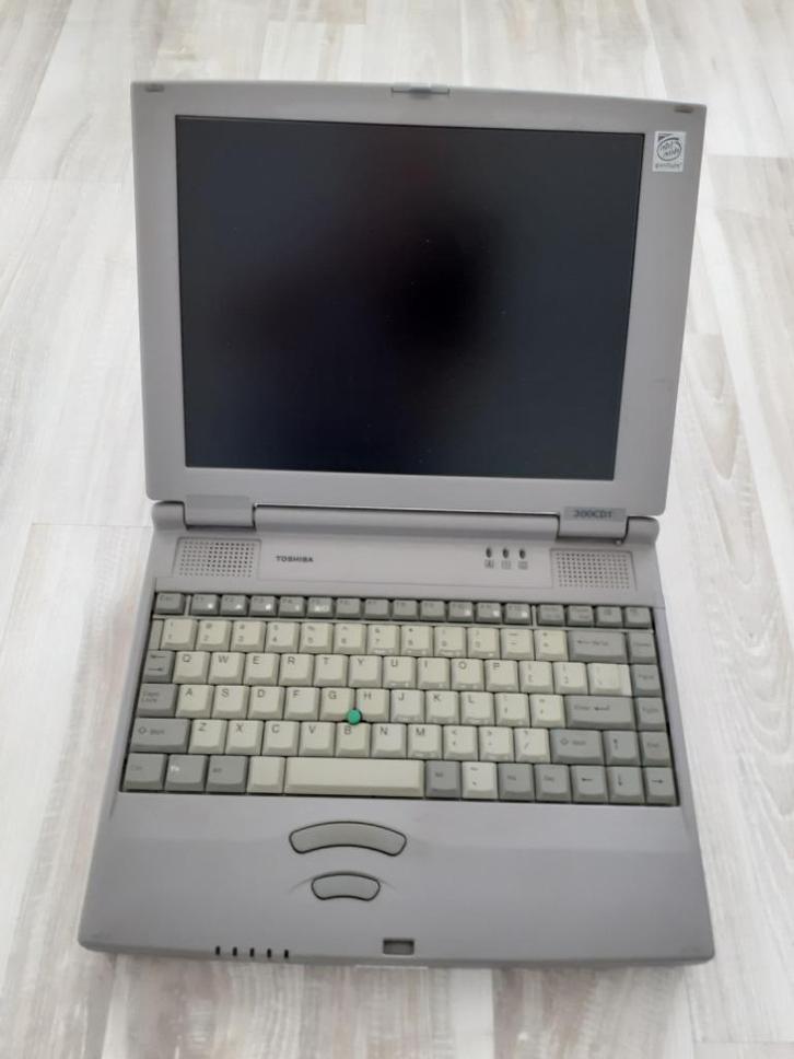 Mooie, goedwerkende vintage Laptop Toshiba Satellite 4010CDT, Computers en Software, Vintage Computers, Verzenden