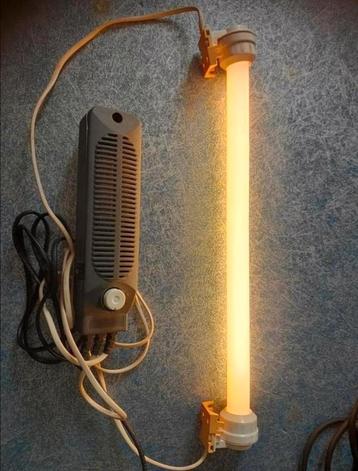 AQUARIUM LAMP MET MOBIELE UNIT beschikbaar voor biedingen