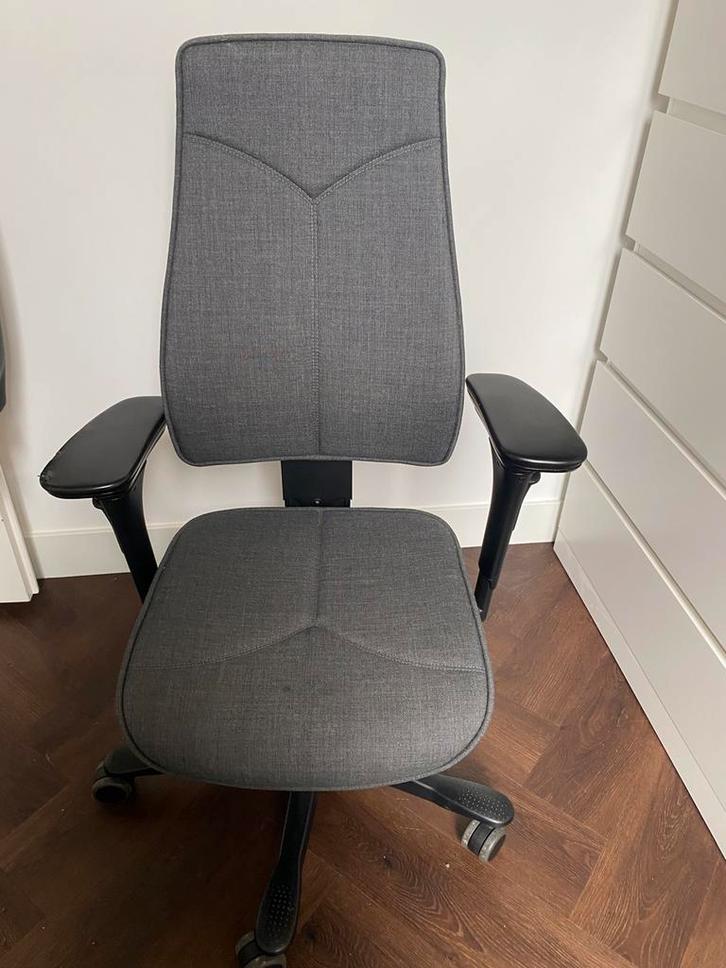 Kinnarps bureaustoel, Huis en Inrichting, Bureaustoelen, Zo goed als nieuw, Grijs, Ophalen