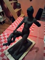 Beeld van vrouw met hond, soort zwarte steen, Ophalen