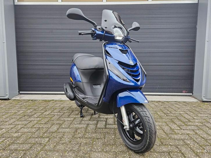 PIAGGIO ZIP 4T E4 BROM BJ 06-2019 BMW BLAUW 2121KM + OPTIES!, Fietsen en Brommers, Scooters | Piaggio, Zo goed als nieuw, Zip