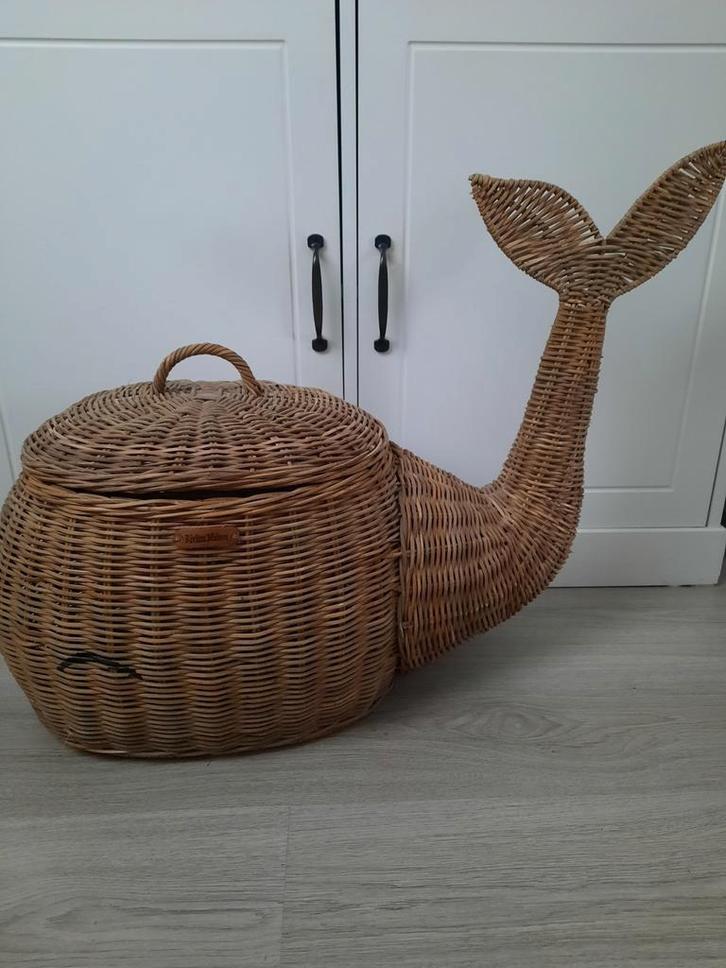 Riviera maison rattan Happy whale mand, Huis en Inrichting, Woonaccessoires | Overige, Zo goed als nieuw, Ophalen