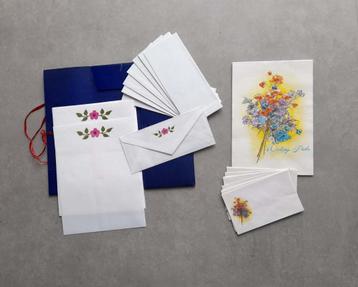 BRIEFPAPIER / POSTPAPIER 2 verschillende pakketjes beschikbaar voor biedingen