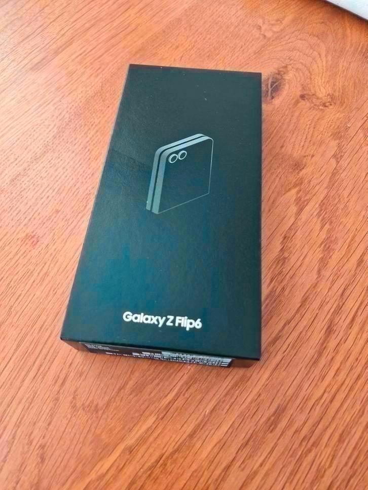 Samsung Galaxy Z Flip6 256GB Zilver - Nieuw, Telecommunicatie, Mobiele telefoons | Samsung, Nieuw, Galaxy Z Flip, 256 GB, Zonder abonnement