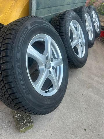 Audi Q5 velgen 17 inch met winterbanden beschikbaar voor biedingen