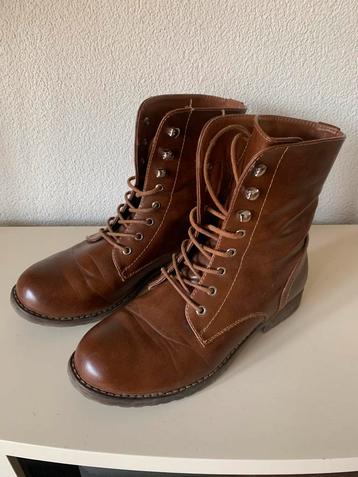 Veterlaarsjes in mooie bruine kleur van Kayla, maat 40 beschikbaar voor biedingen