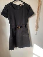 Rinascimento zwarte jurk met goudkleurige accenten mt s, Rinascimento, Ophalen of Verzenden, Zo goed als nieuw, Maat 36 (S)