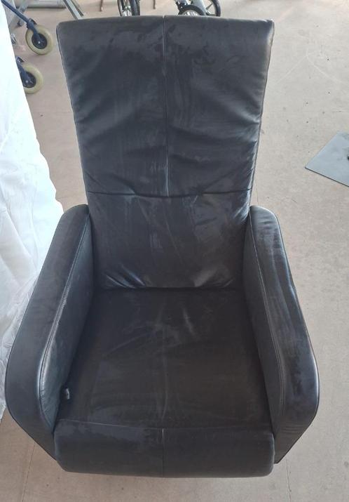 relaxfauteuil compact zwart leer, Huis en Inrichting, Fauteuils, Zo goed als nieuw, Leer, 50 tot 75 cm, Minder dan 75 cm, Ophalen