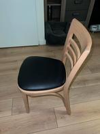 4 Hutten Houten stoelen met zwarte zitting, Huis en Inrichting, Stoelen, Ophalen, Gebruikt, Zwart, Eén