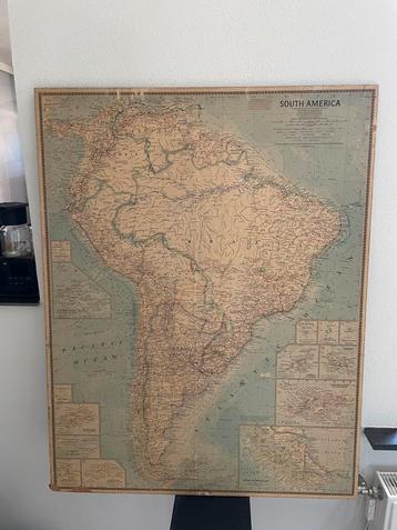 Oude kaart Zuid Amerika 1966 op houten plaat. beschikbaar voor biedingen
