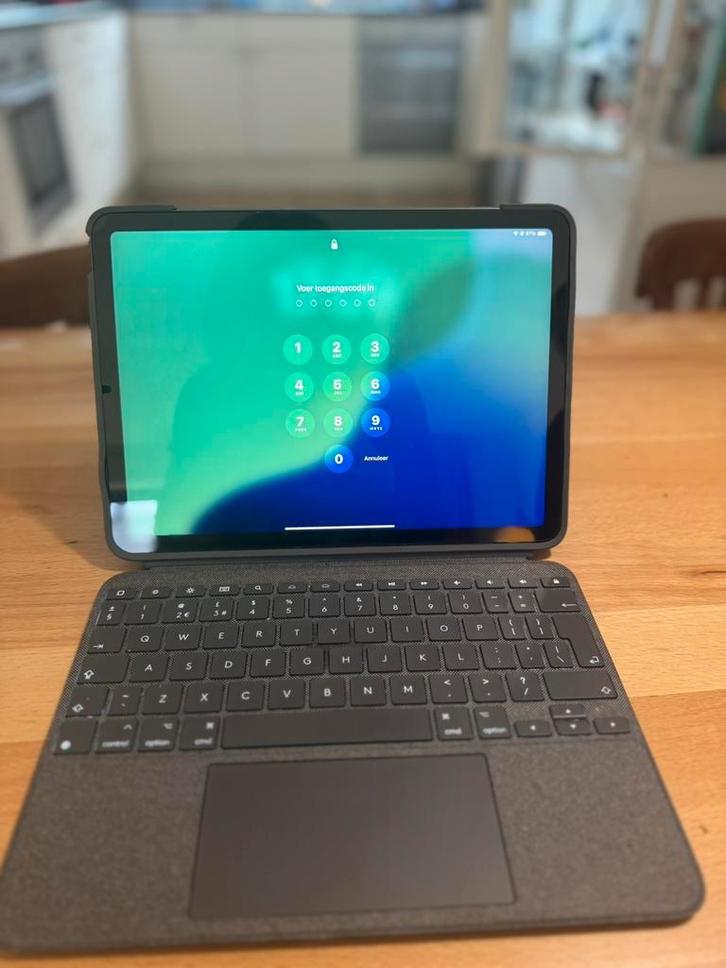iPad Air 5th generatie 2022, met Logitech toetsenbord, Computers en Software, Apple iPads, Zo goed als nieuw, Apple iPad Air, 11 inch