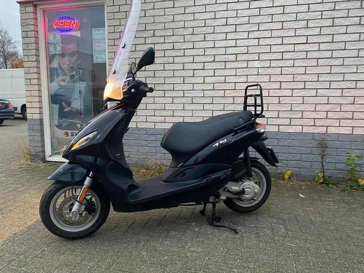 ZEER NETTE PIAGGIO NEW FLY 45KM BROM MAT ZWART BJ2017 9000K, Fietsen en Brommers, Brommers | Tuning en Styling