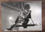 Anna Karina erotiek Swinging from the chandelier jaren 60, Verzamelen, Foto's en Prenten, Verzenden, 1960 tot 1980, Zo goed als nieuw